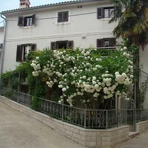 https://apartment-brsec.in-istria.net